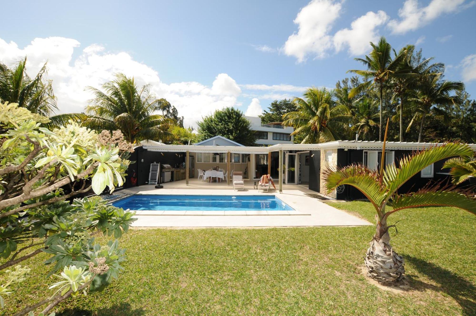 Chalet Kestrel With Pool On The Beach Riambel Exteriör bild