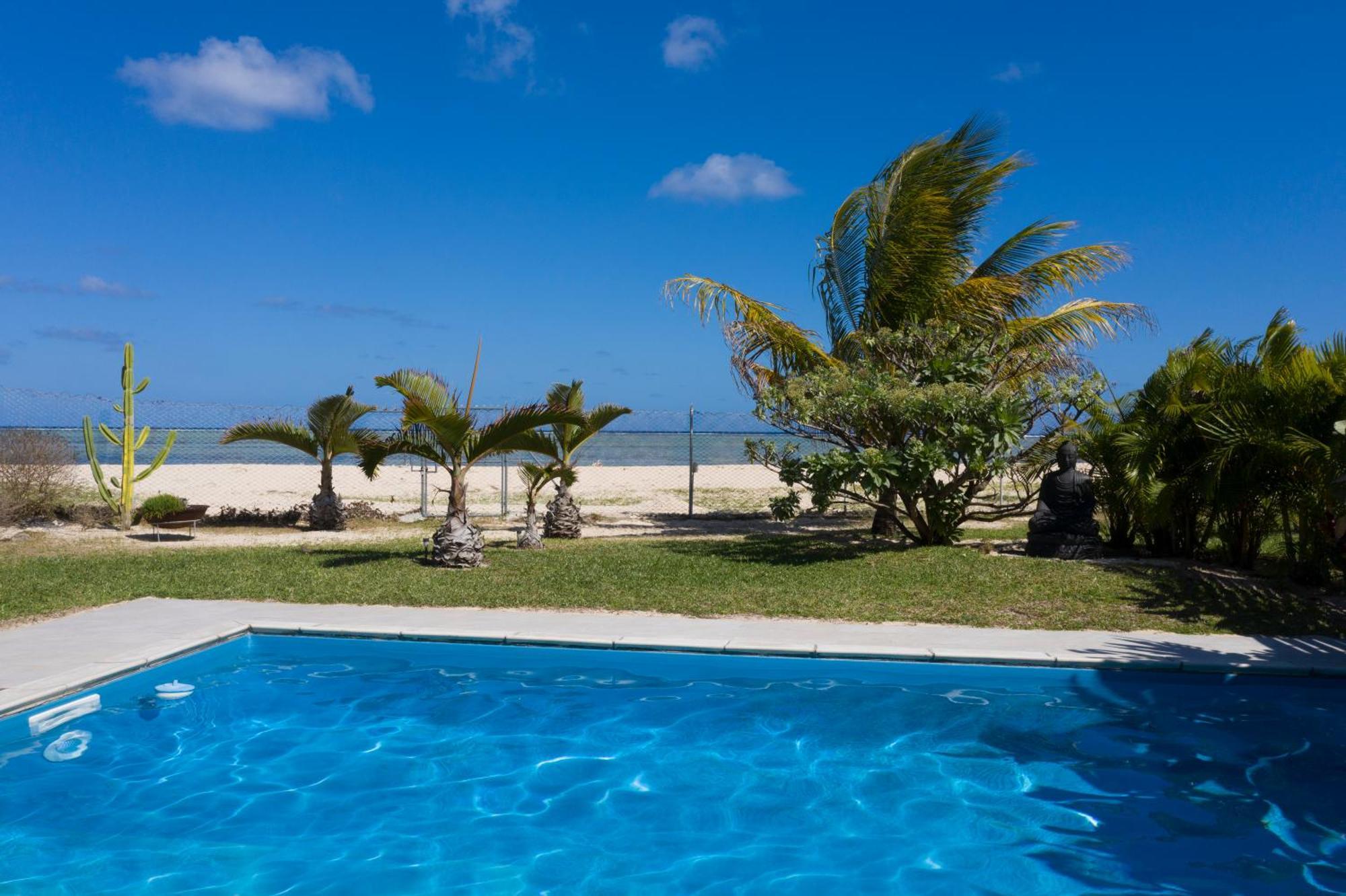 Chalet Kestrel With Pool On The Beach Riambel Exteriör bild